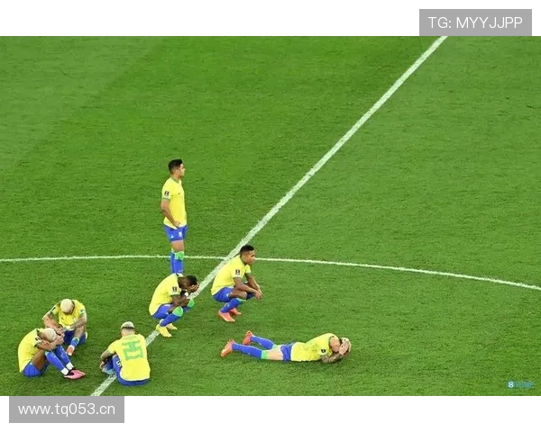 亚马尔一瘸一拐离开球场，记者：他没有大碍，不必担心